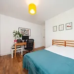 Vakantiehuis Cozy 3 Bedroom Perfect For Longer