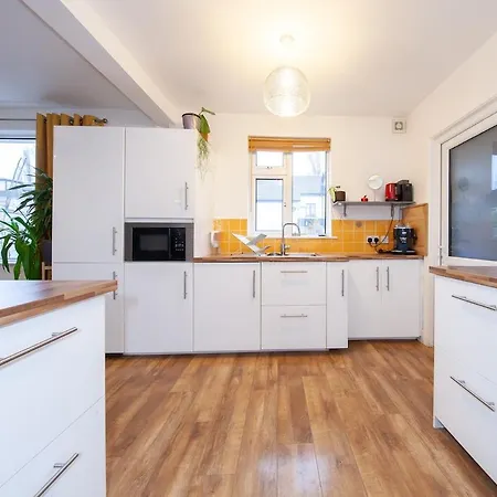 Cozy 3 Bedroom Perfect For Longer Hébergement de vacances *