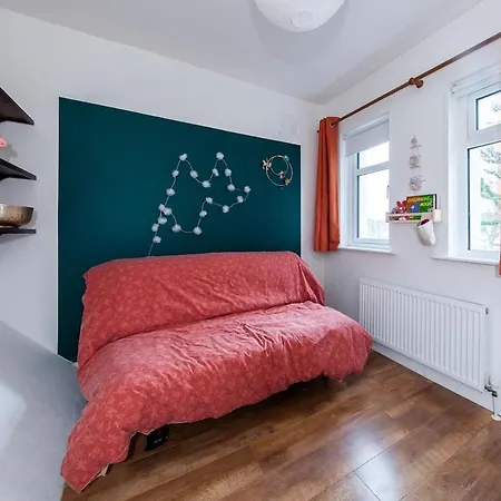 Cozy 3 Bedroom Perfect For Longer Hébergement de vacances