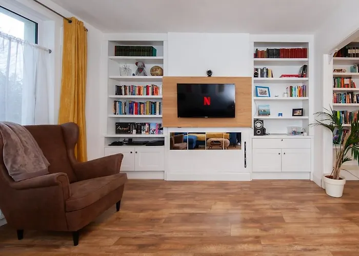 Cozy 3 Bedroom Perfect For Longer Hébergement de vacances *